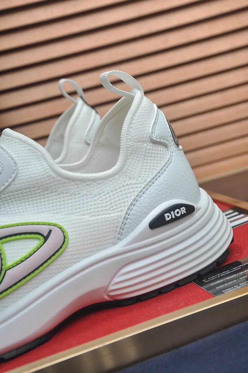 Men's Men's Shoes 💰540💶 𝐂𝐡𝐫𝐢𝐬𝐭𝐢𝐚𝐧 𝐃𝐢𝐨𝐫# Dior breathable fly-knit casual sneakers. The soft and breathable upper complements the lightweight textured effect rubber sole, decorated with various classic details, making it an ideal choice for everyday looks. Can be matched with various casual items to create a refined look Size: 38-46 (45 46 customized)